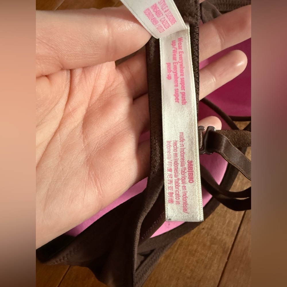 PINK Wear Everywhere Super Push-Up Bra - Picture 3 of 4